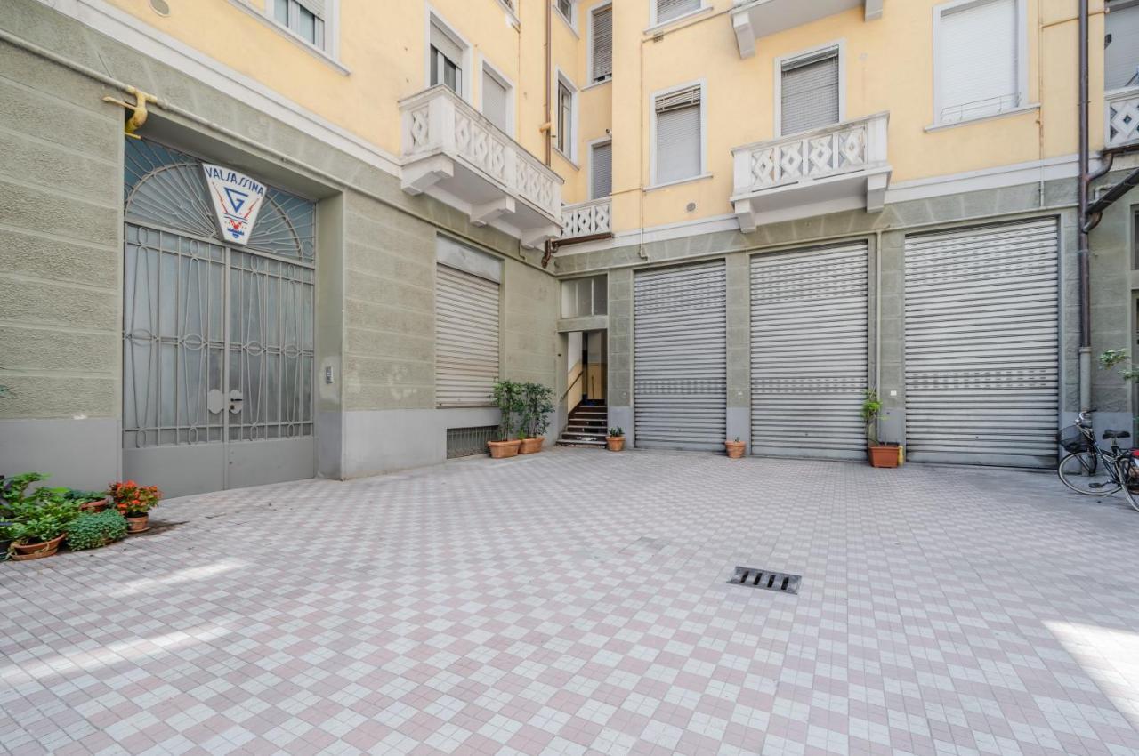 Lovely Apartment In Milano-Porta Romana W/ Balcony Esterno foto