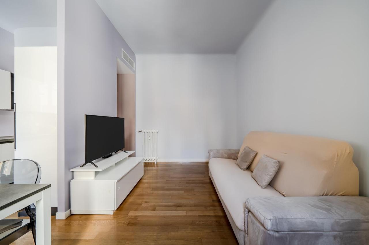 Lovely Apartment In Milano-Porta Romana W/ Balcony Esterno foto